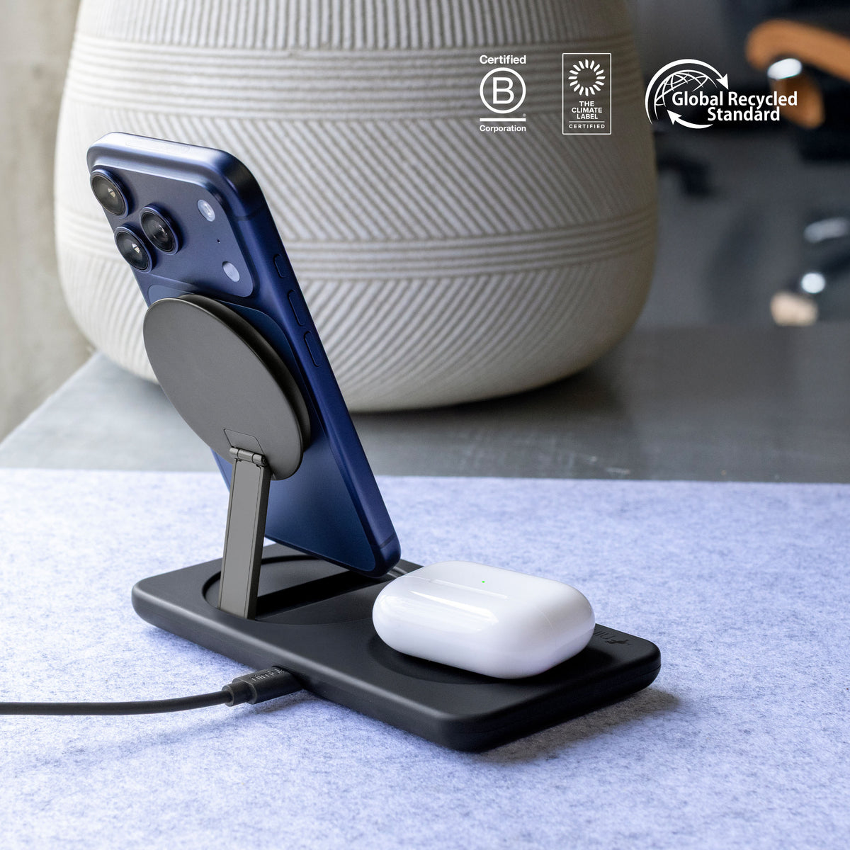 PODIUM 2-in-1 Wireless Charger